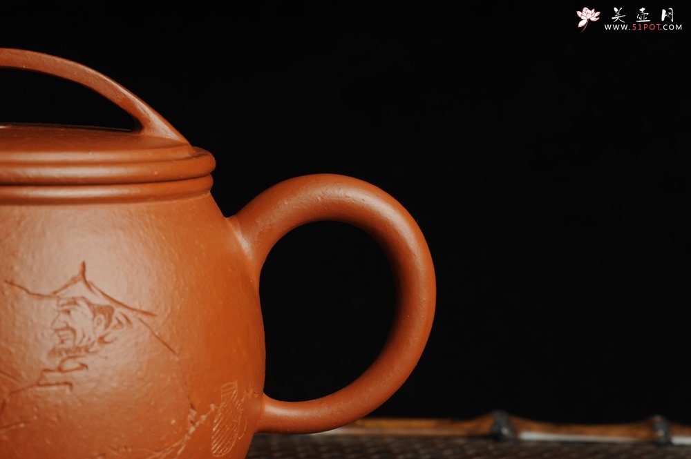紫砂壶图片：优质赵庄朱泥全手工汉瓦 方健双刀文气装饰独钓寒江图 - 宜兴紫砂壶网