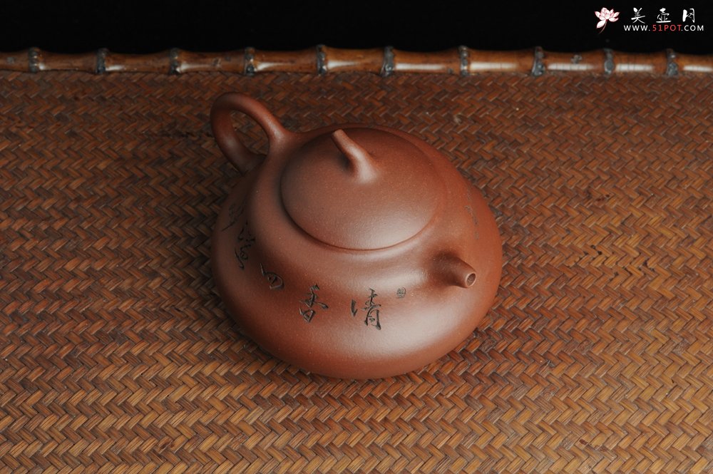 紫砂壶图片：美壶特惠 文气葫芦（福禄）壶 装饰游鱼之乐 - 宜兴紫砂壶网