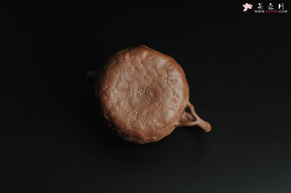 紫砂壶图片：全手工一手壶 瓜蒂龚春壶 小巧可爱 - 宜兴紫砂壶网