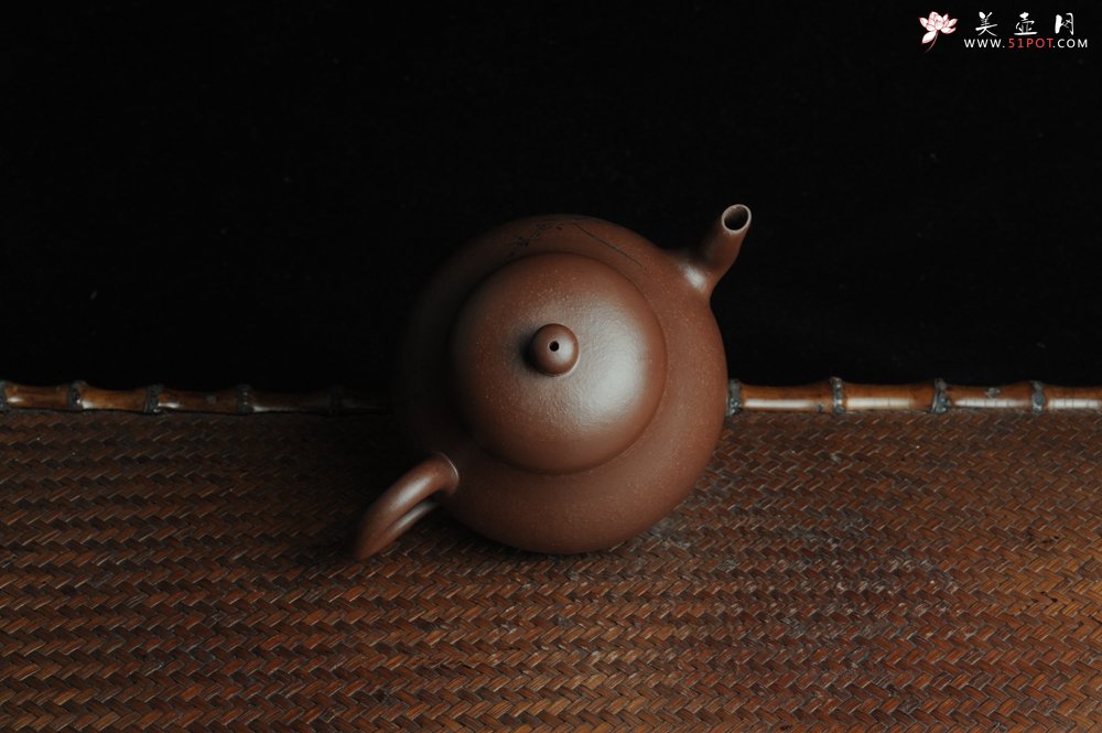 紫砂壶图片：美壶特惠 全手工精品秀雅高梨形 装饰兰草 - 宜兴紫砂壶网