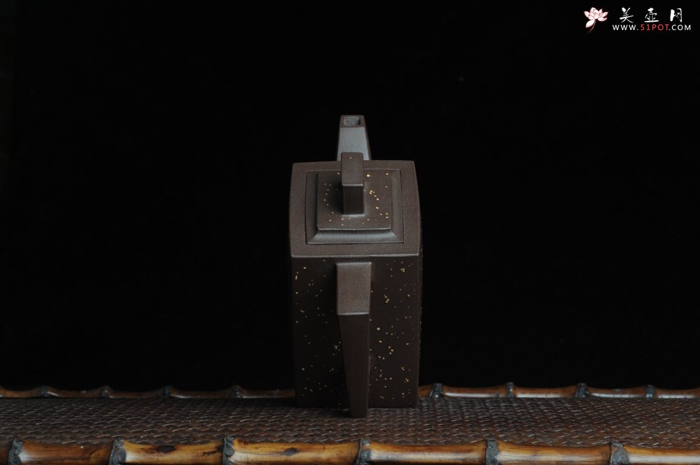 紫砂壶图片：美壶特惠 全手工四方镶制铺砂砖方壶 一气呵成 口盖 未整过口 不露砂 - 宜兴紫砂壶网