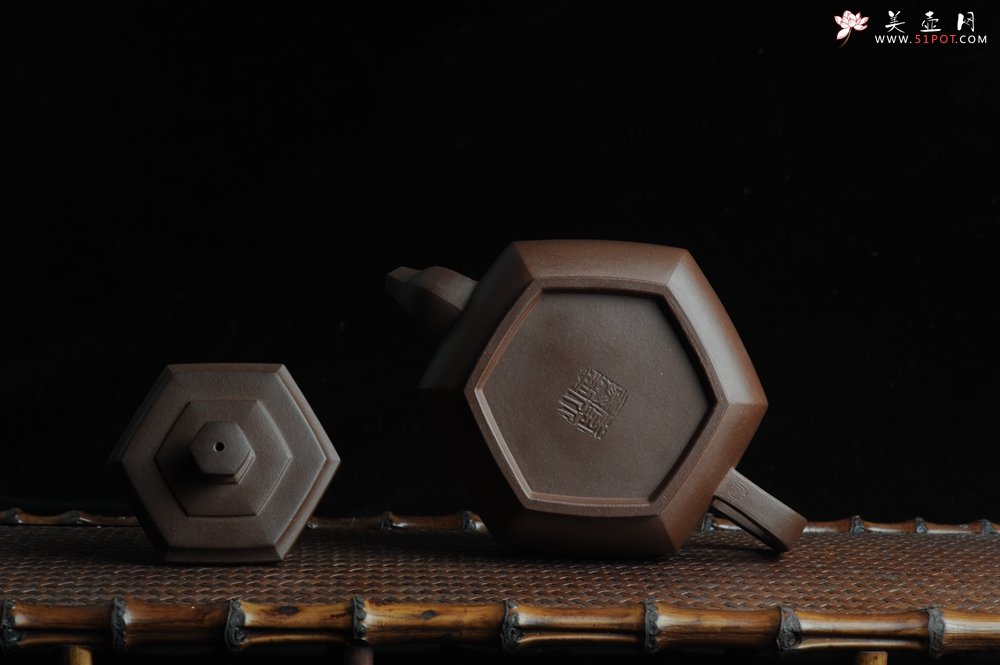 紫砂壶图片：全手工六方雪华壶 瑞雪兆丰年 - 宜兴紫砂壶网