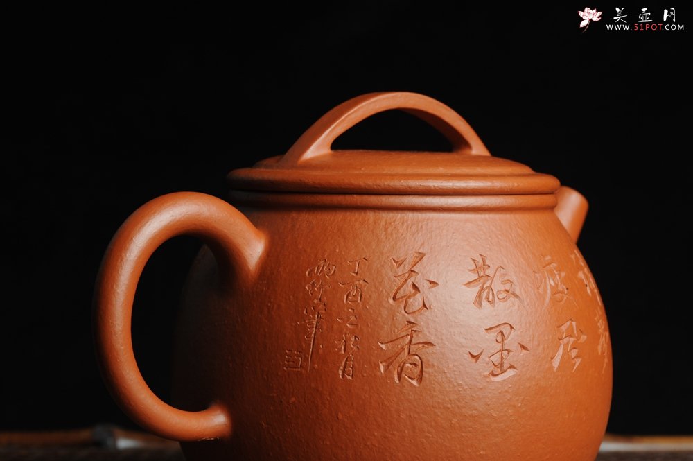 紫砂壶图片：优质赵庄朱泥全手工汉瓦 方健双刀文气装饰悟道罗汉图 - 宜兴紫砂壶网