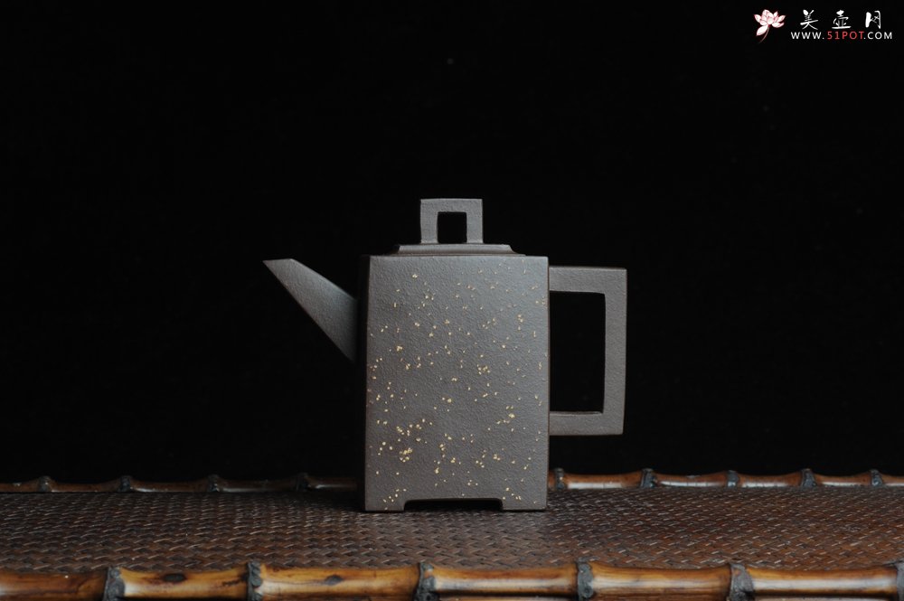 紫砂壶图片：美壶特惠 全手工四方镶制铺砂砖方壶 一气呵成 口盖 未整过口 不露砂 - 宜兴紫砂壶网