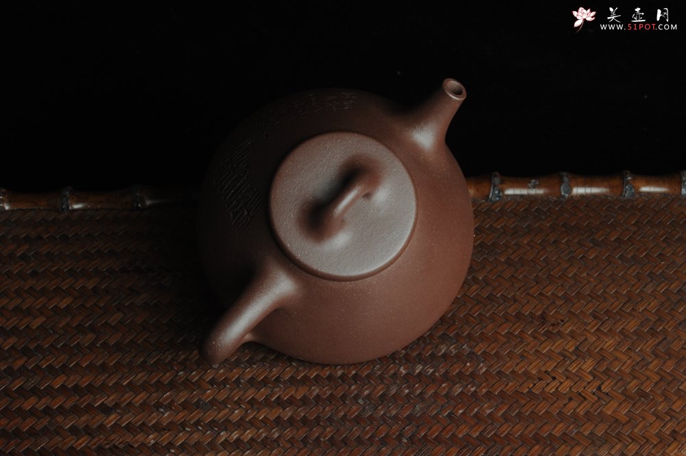 紫砂壶图片：优质紫泥 全手工摹古子冶石瓢 骨肉匀挺 桑宝安高徒孙嘉宜文气装饰 行之以躬 不言而信 - 宜兴紫砂壶网