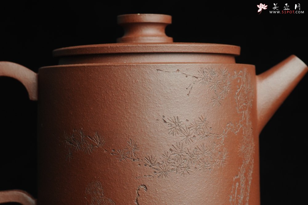 紫砂壶图片：美壶特惠 精品圆础 助工俞霞即兴装饰 品茶但得水山峡 美酒何须斗十千 - 宜兴紫砂壶网