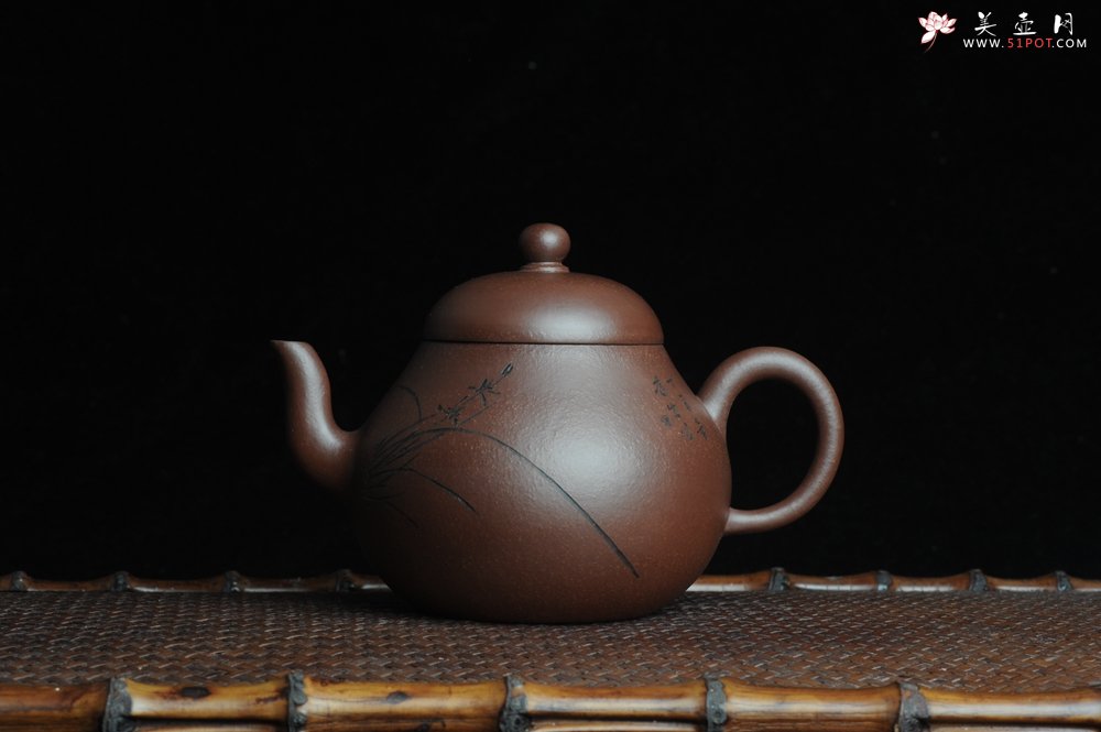 紫砂壶图片：美壶特惠 全手工精品秀雅高梨形 装饰兰草 - 宜兴紫砂壶网