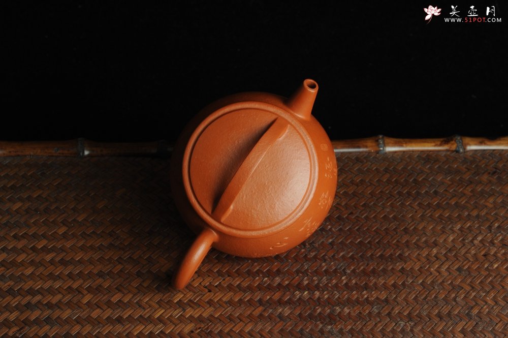紫砂壶图片：优质赵庄朱泥全手工汉瓦 方健双刀文气装饰静心罗汉图 - 宜兴紫砂壶网