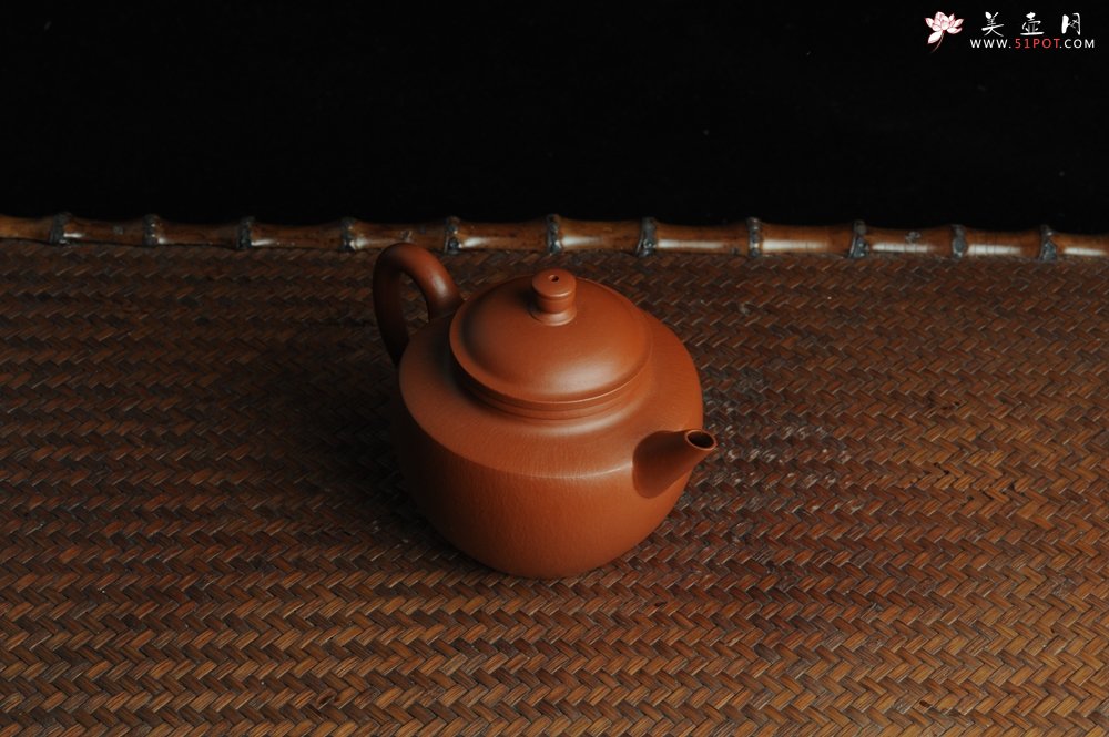 紫砂壶图片：端庄秀雅全手工明式剑流 - 宜兴紫砂壶网