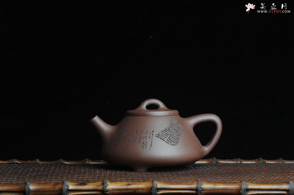 紫砂壶图片：优质紫泥 全手工摹古子冶石瓢 骨肉匀挺 桑宝安高徒孙嘉宜文气装饰 行之以躬 不言而信 - 宜兴紫砂壶网