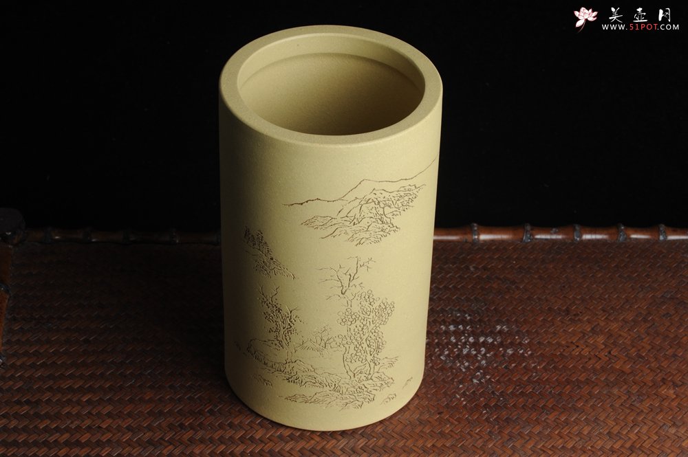 紫砂壶图片：美筒特惠 精品山水高帽笔筒五式  老师不打草稿直接空刻 一气呵成 - 宜兴紫砂壶网