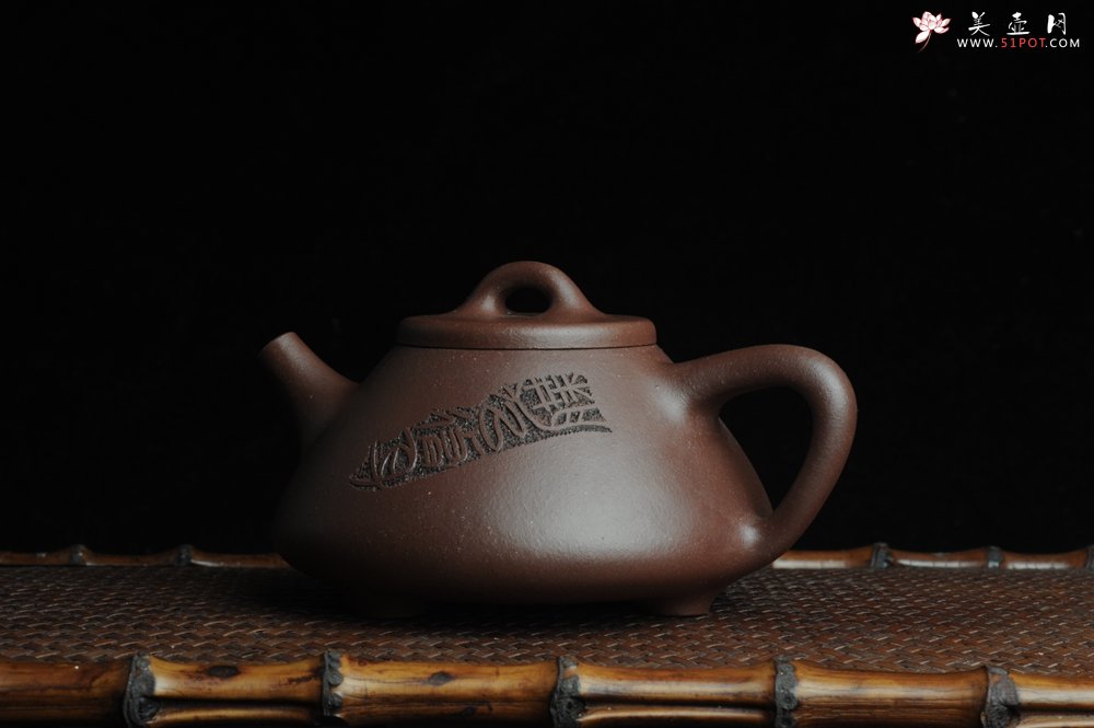 紫砂壶图片：全手工摹古子冶石瓢 骨肉匀挺 桑宝安高徒孙嘉宜文气装饰 静以修身 俭以养德 - 宜兴紫砂壶网