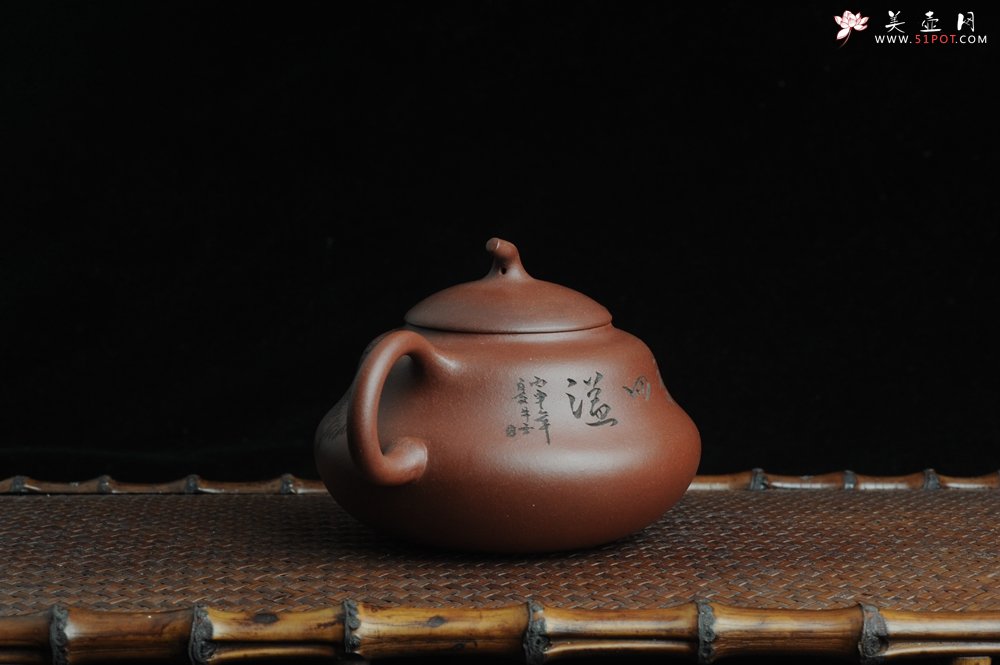 紫砂壶图片：美壶特惠 文气葫芦（福禄）壶 装饰游鱼之乐 - 宜兴紫砂壶网