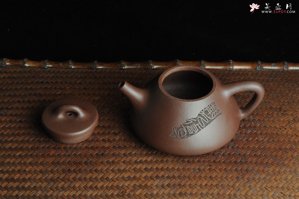 紫砂壶图片：全手工摹古子冶石瓢 骨肉匀挺 桑宝安高徒孙嘉宜文气装饰 静以修身 俭以养德 - 宜兴紫砂壶网