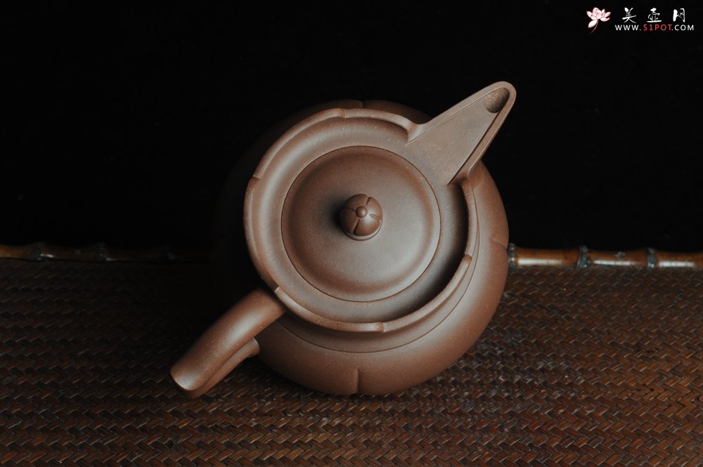 紫砂壶图片：饱满浑厚 全手僧帽 精工佳作 嵌盖难度大 - 宜兴紫砂壶网