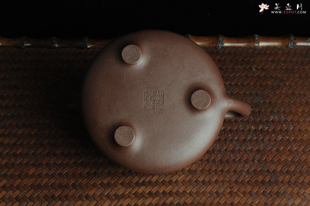 紫砂壶图片：全手工摹古子冶石瓢 骨肉匀挺 桑宝安高徒孙嘉宜文气装饰 静以修身 俭以养德 - 宜兴紫砂壶网