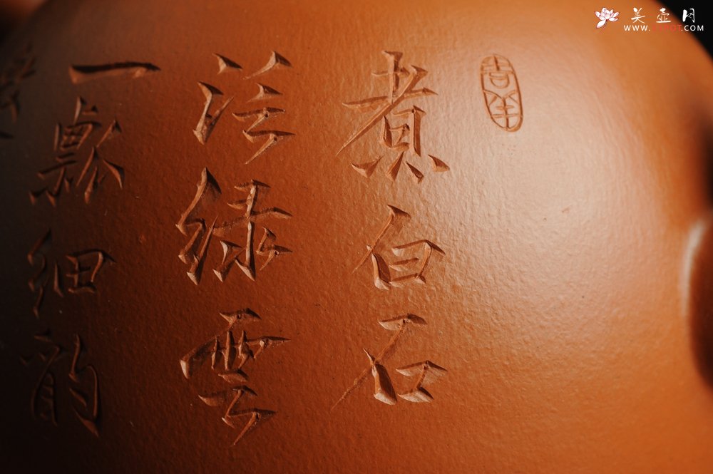 紫砂壶图片：优质赵庄朱泥全手工明式思裕  方健双刀文气装饰禅心图 - 宜兴紫砂壶网