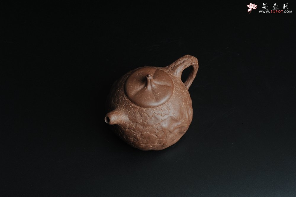 紫砂壶图片：全手工一手壶 瓜蒂龚春壶 小巧可爱 - 宜兴紫砂壶网