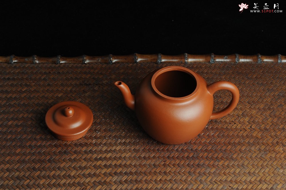 紫砂壶图片：美壶特惠 非铁红色素泥 优质朱泥古莲子 - 宜兴紫砂壶网