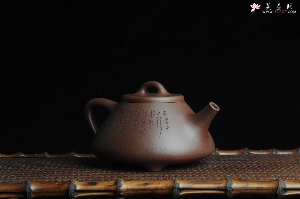 紫砂壶图片：全手工摹古子冶石瓢 骨肉匀挺 桑宝安高徒孙嘉宜文气装饰 静以修身 俭以养德 - 宜兴紫砂壶网