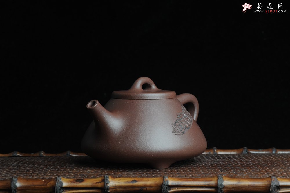 紫砂壶图片：全手工摹古子冶石瓢 骨肉匀挺 桑宝安高徒孙嘉宜文气装饰 静以修身 俭以养德 - 宜兴紫砂壶网