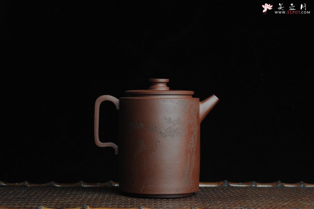 紫砂壶图片：美壶特惠 精品圆础 助工俞霞即兴装饰 品茶但得水山峡 美酒何须斗十千 - 宜兴紫砂壶网