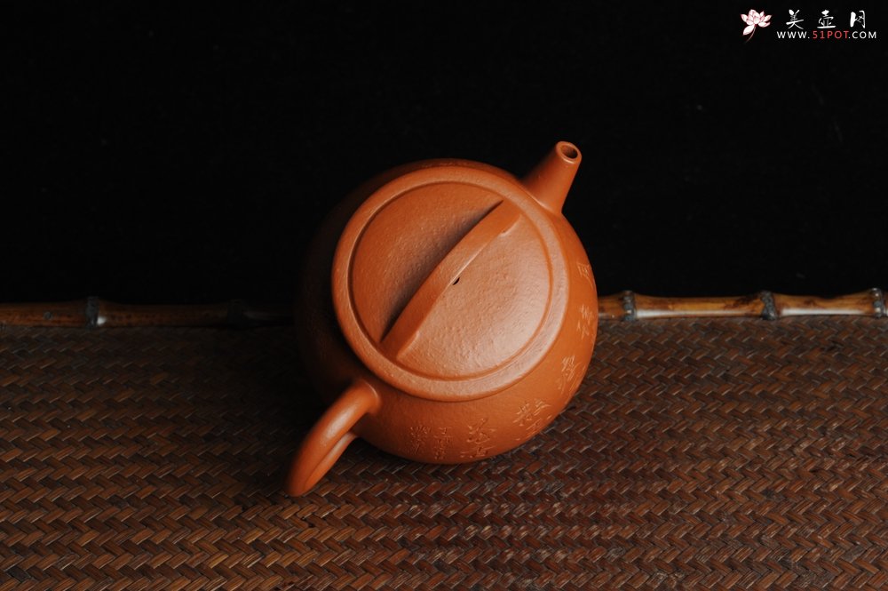紫砂壶图片：优质赵庄朱泥全手工汉瓦 方健双刀文气装饰悟道罗汉图 - 宜兴紫砂壶网