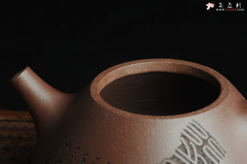 紫砂壶图片：优质紫泥 全手工摹古子冶石瓢 骨肉匀挺 桑宝安高徒孙嘉宜文气装饰 行之以躬 不言而信 - 宜兴紫砂壶网