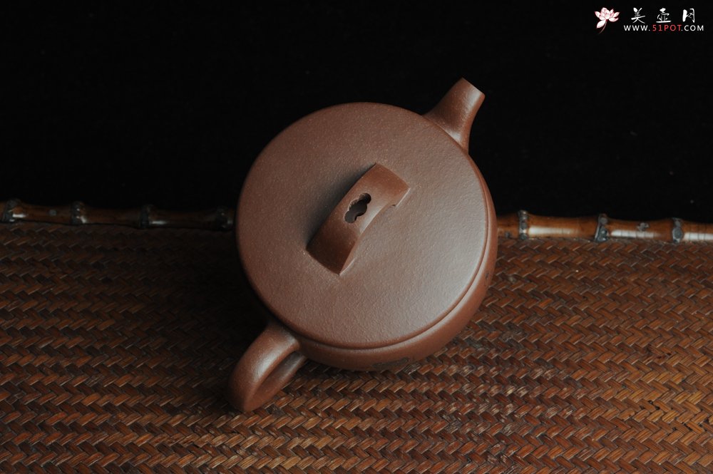 紫砂壶图片：美壶特惠 优质紫泥汉瓦 陈俊儒精心装饰 唯吾德馨 - 宜兴紫砂壶网