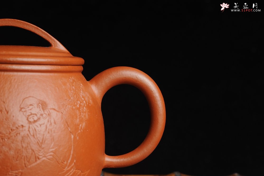 紫砂壶图片：优质赵庄朱泥全手工汉瓦 方健双刀文气装饰悟道罗汉图 - 宜兴紫砂壶网