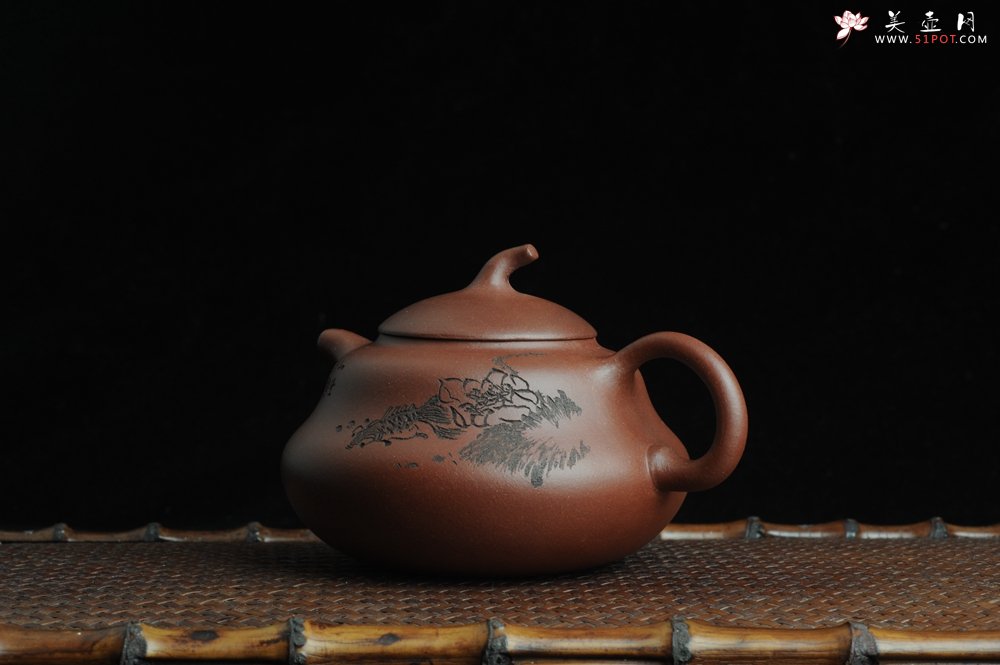 紫砂壶图片：美壶特惠 文气葫芦（福禄）壶 装饰游鱼之乐 - 宜兴紫砂壶网