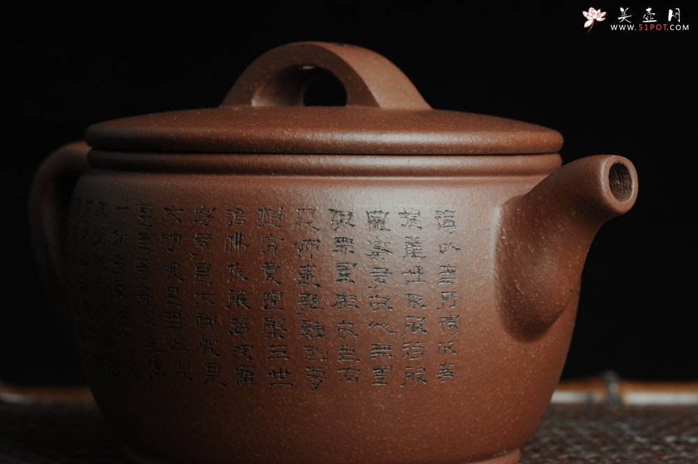 紫砂壶图片：美壶特惠 优质紫泥心经汉瓦 陈俊儒精心装饰 文气十足 - 宜兴紫砂壶网