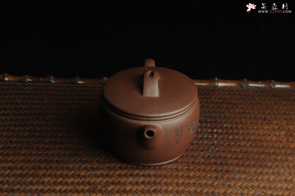 紫砂壶图片：美壶特惠 优质紫泥汉瓦 陈俊儒精心装饰 唯吾德馨 - 宜兴紫砂壶网