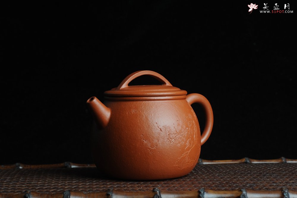 紫砂壶图片：优质赵庄朱泥全手工汉瓦 方健双刀文气装饰悟道罗汉图 - 宜兴紫砂壶网