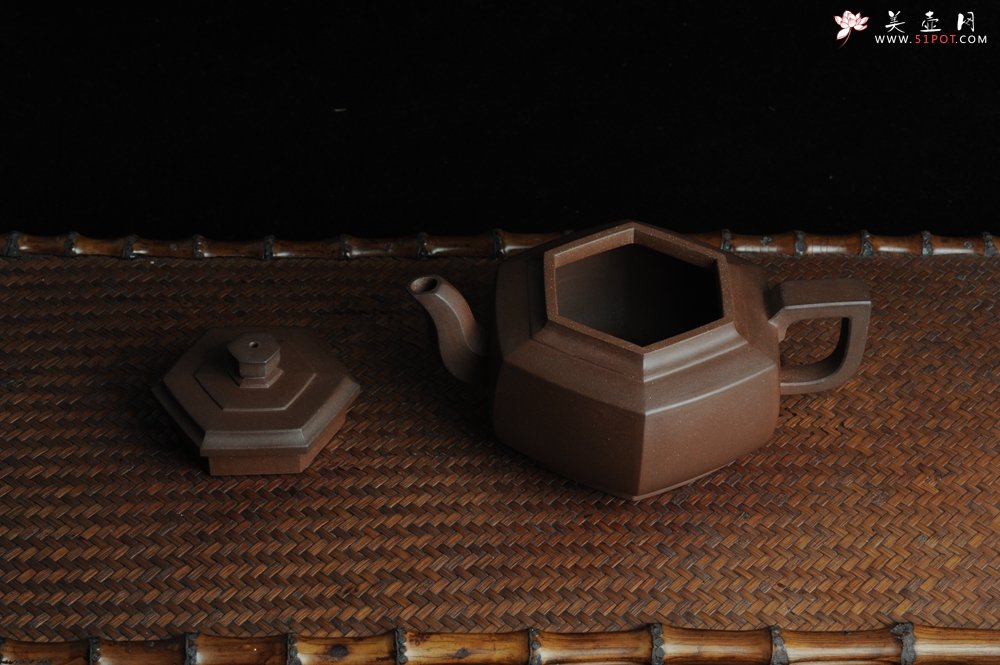 紫砂壶图片：全手工六方雪华壶 瑞雪兆丰年 - 宜兴紫砂壶网