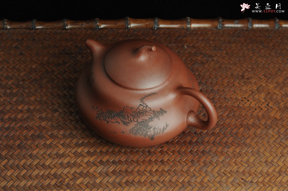 紫砂壶图片：美壶特惠 文气葫芦（福禄）壶 装饰游鱼之乐 - 宜兴紫砂壶网