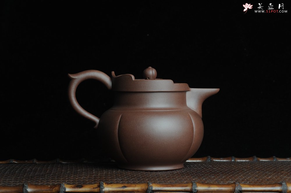 紫砂壶图片：饱满浑厚 全手僧帽 精工佳作 嵌盖难度大 - 宜兴紫砂壶网