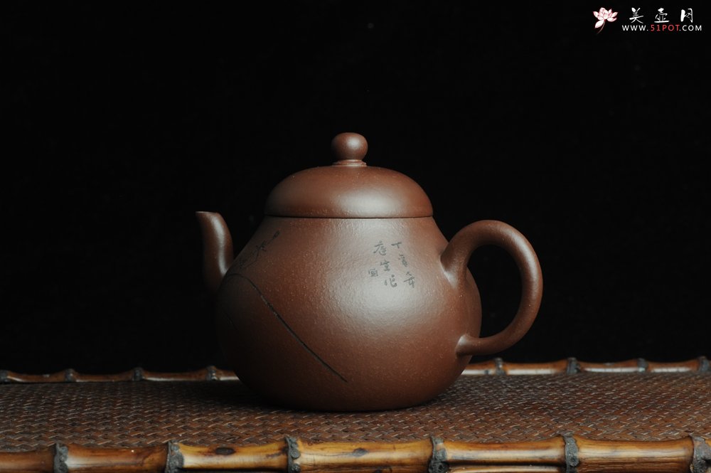 紫砂壶图片：美壶特惠 全手工精品秀雅高梨形 装饰兰草 - 宜兴紫砂壶网