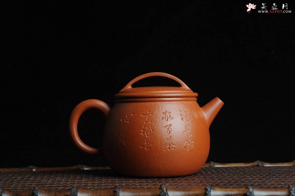 紫砂壶图片：优质赵庄朱泥全手工汉瓦 方健双刀文气装饰静心罗汉图 - 宜兴紫砂壶网