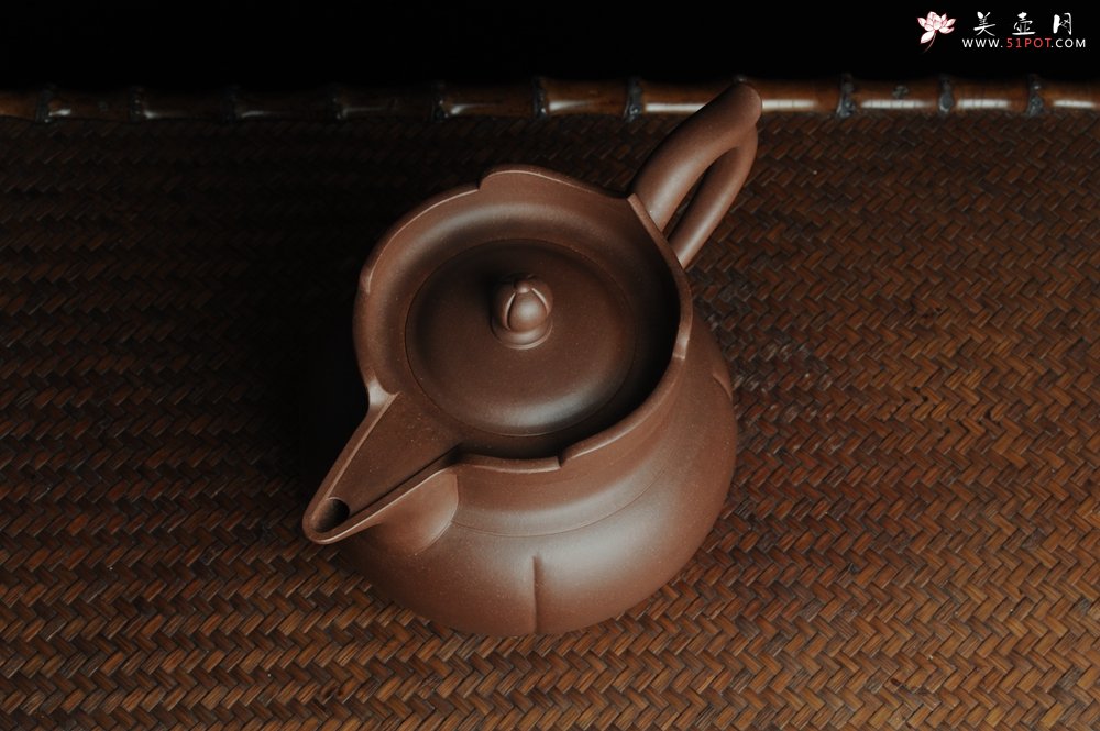紫砂壶图片：饱满浑厚 全手僧帽 精工佳作 嵌盖难度大 - 宜兴紫砂壶网