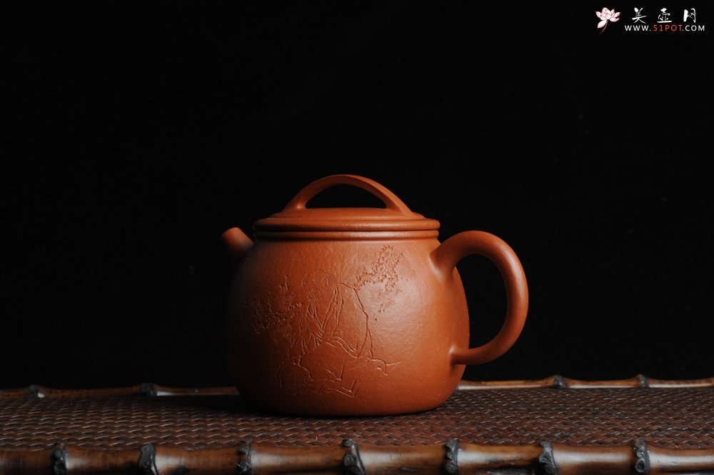 紫砂壶图片：优质赵庄朱泥全手工汉瓦 方健双刀文气装饰悟道罗汉图 - 宜兴紫砂壶网