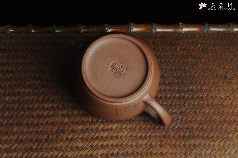 紫砂壶图片：美壶特惠 优质紫泥清仙汉瓦 陈俊儒精心装饰 文气十足 - 宜兴紫砂壶网