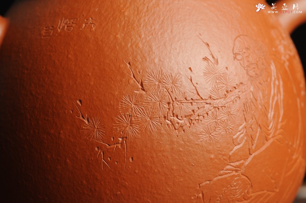 紫砂壶图片：优质赵庄朱泥全手工汉瓦 方健双刀文气装饰悟道罗汉图 - 宜兴紫砂壶网