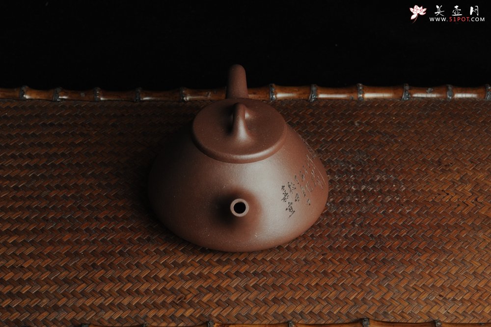 紫砂壶图片：优质紫泥 全手工摹古子冶石瓢 骨肉匀挺 桑宝安高徒孙嘉宜文气装饰 行之以躬 不言而信 - 宜兴紫砂壶网