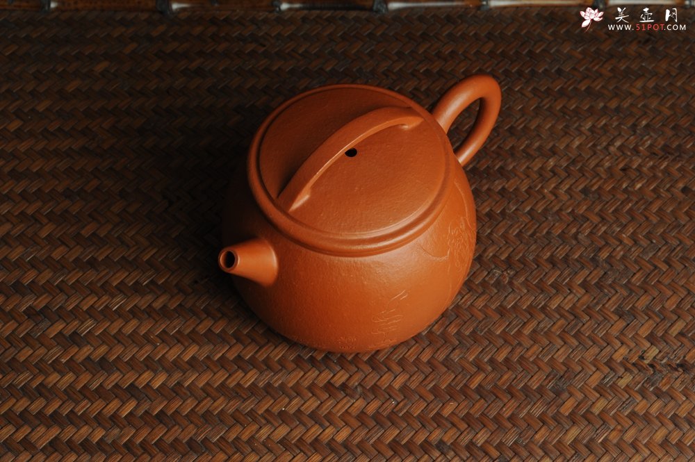 紫砂壶图片：优质赵庄朱泥全手工汉瓦 方健双刀文气装饰静心罗汉图 - 宜兴紫砂壶网