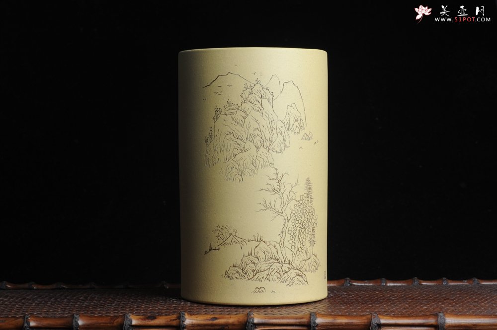 紫砂壶图片：美筒特惠 精品山水高帽笔筒四式 得山水清气 极天地大观 老师不打草稿直接空刻 一气呵成 - 宜兴紫砂壶网