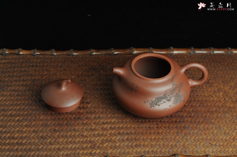 紫砂壶图片：美壶特惠 文气葫芦（福禄）壶 装饰游鱼之乐 - 宜兴紫砂壶网