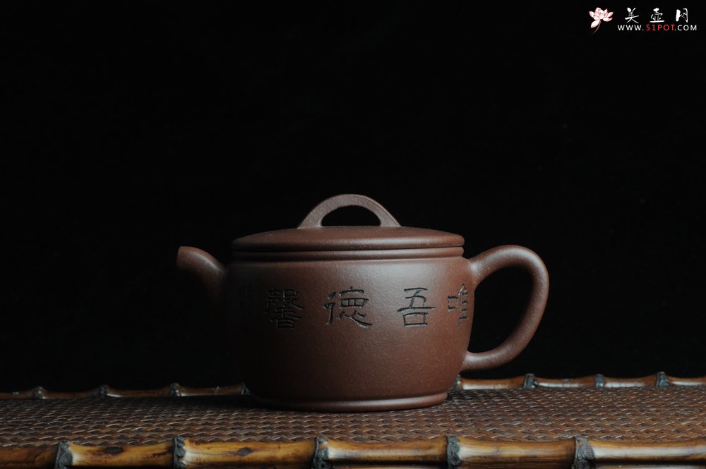 紫砂壶图片：美壶特惠 优质紫泥汉瓦 陈俊儒精心装饰 唯吾德馨 - 宜兴紫砂壶网