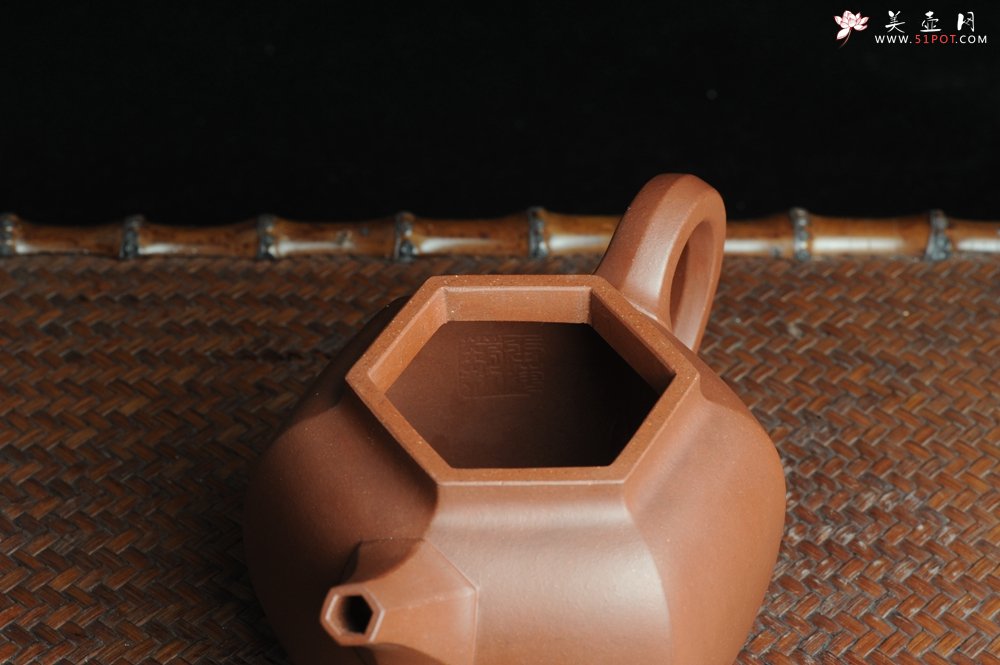 紫砂壶图片：全手工六方巨轮 - 宜兴紫砂壶网