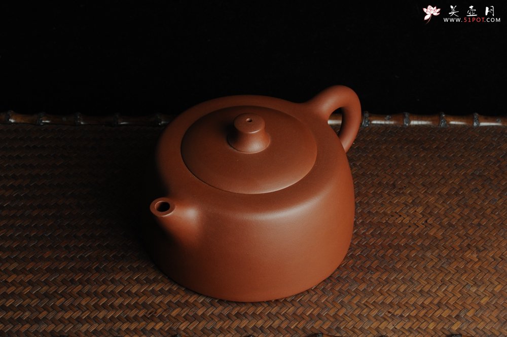 紫砂壶图片：美壶年底特惠 精工大天际壶 嵌盖难度大 大品更尽兴 - 宜兴紫砂壶网